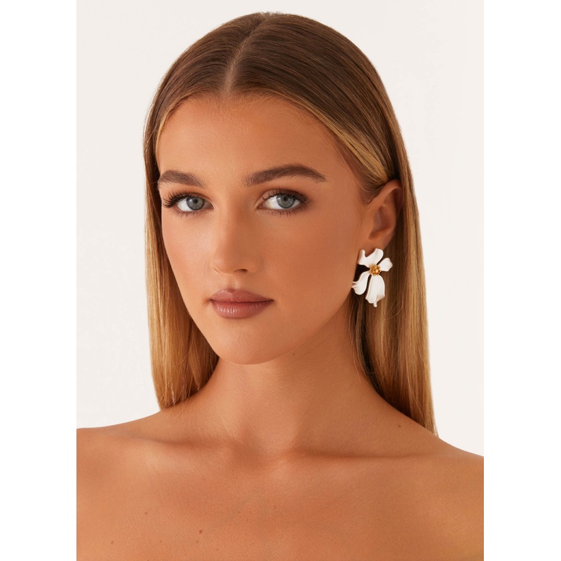 Avery Earrings – Pearl Pearl One Size