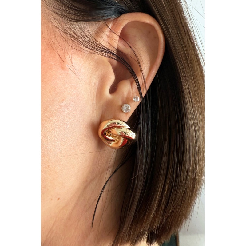 Linked Circles Post Earrings Gold